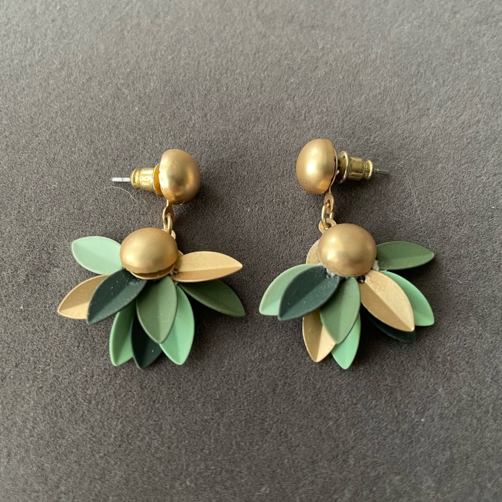 NWOT Dangle Earring Set